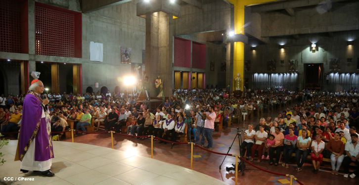 Cardenal Brenes oficia Misa por Miércoles de Ceniza
