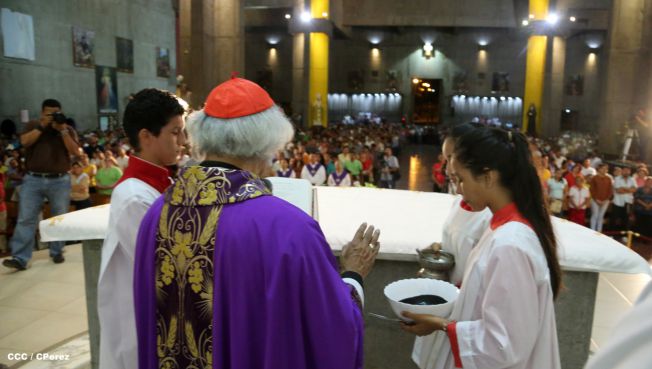 Cardenal Brenes oficia Misa por Miércoles de Ceniza