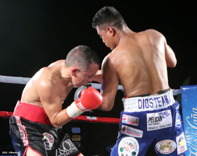 "Chocolatito" González noquea al mexicano Valentín León en Nicaragua 