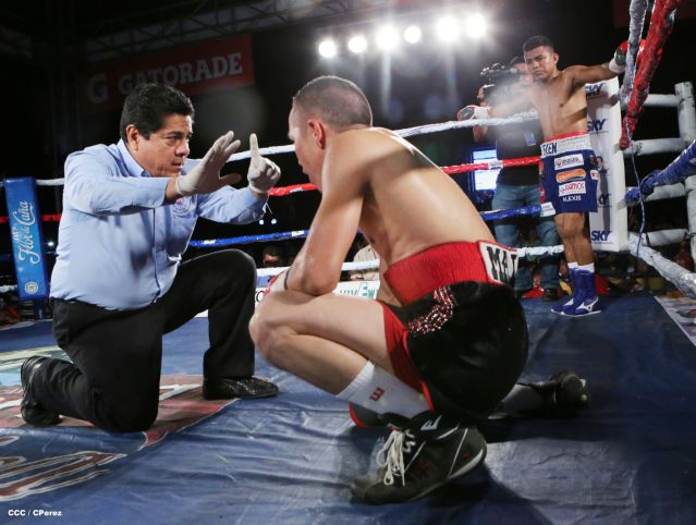 "Chocolatito" González noquea al mexicano Valentín León en Nicaragua 