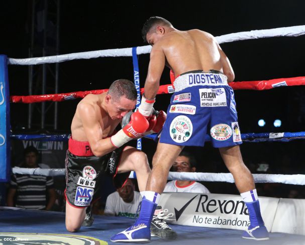 "Chocolatito" González noquea al mexicano Valentín León en Nicaragua 