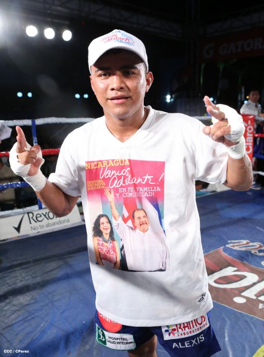 "Chocolatito" González noquea al mexicano Valentín León en Nicaragua 