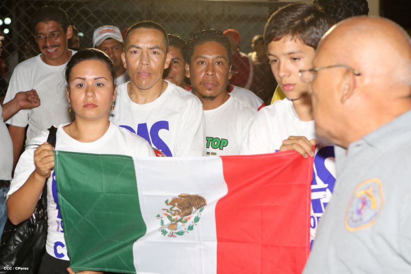 "Chocolatito" González noquea al mexicano Valentín León en Nicaragua 