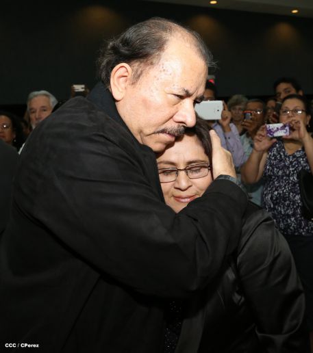 Presidente Daniel rinde homenaje póstumo al Rector Elmer Cisneros