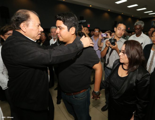 Presidente Daniel rinde homenaje póstumo al Rector Elmer Cisneros