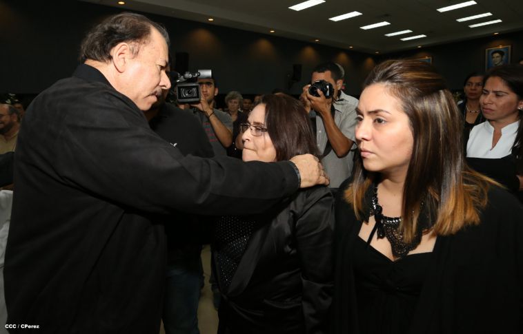 Presidente Daniel rinde homenaje póstumo al Rector Elmer Cisneros