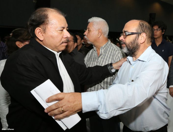 Presidente Daniel rinde homenaje póstumo al Rector Elmer Cisneros