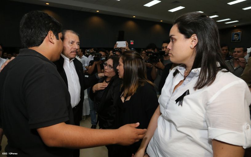 Presidente Daniel rinde homenaje póstumo al Rector Elmer Cisneros