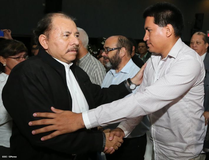 Presidente Daniel rinde homenaje póstumo al Rector Elmer Cisneros