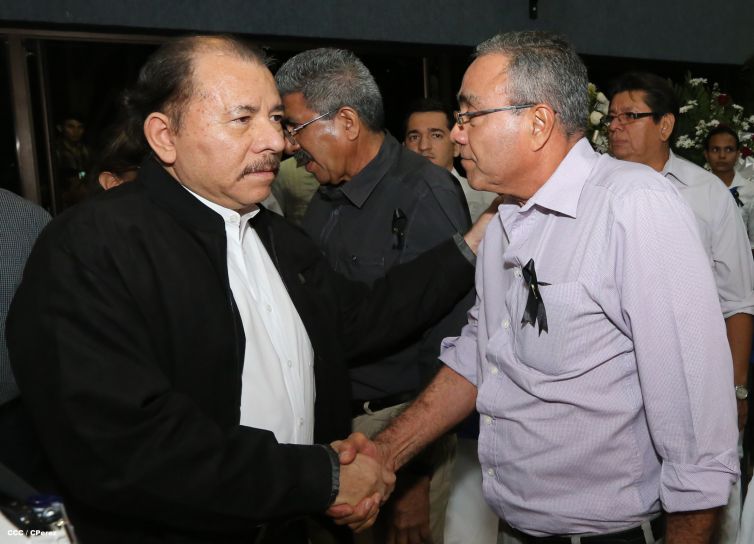 Presidente Daniel rinde homenaje póstumo al Rector Elmer Cisneros