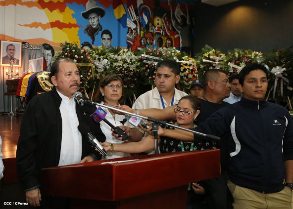 Presidente Daniel rinde homenaje póstumo al Rector Elmer Cisneros