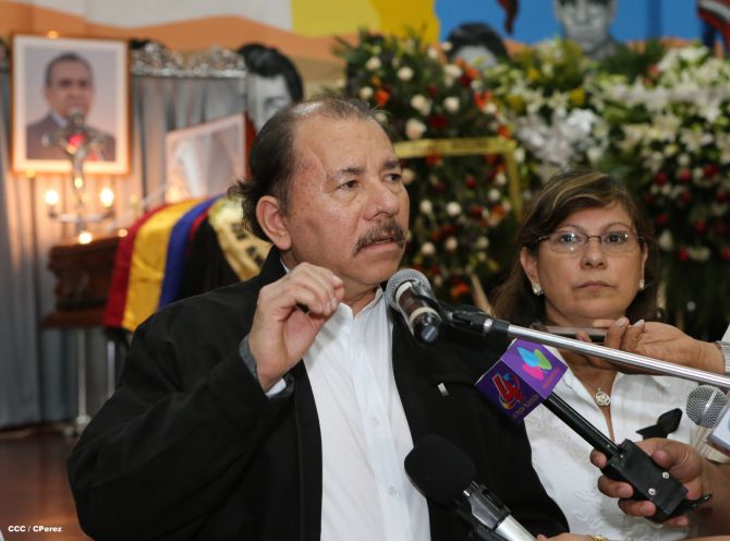 Presidente Daniel rinde homenaje póstumo al Rector Elmer Cisneros