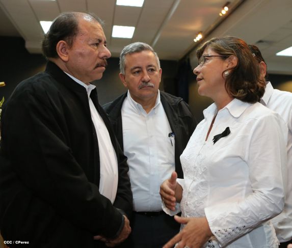 Presidente Daniel rinde homenaje póstumo al Rector Elmer Cisneros