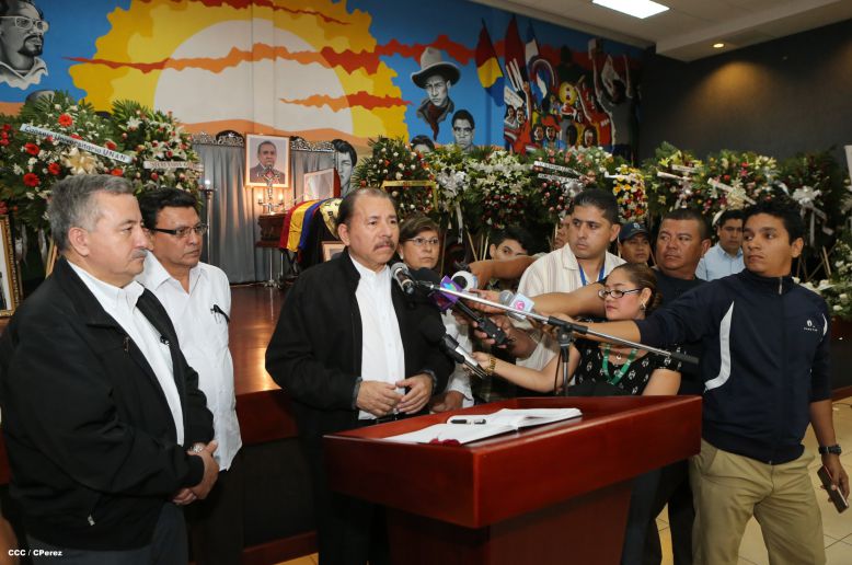 Presidente Daniel rinde homenaje póstumo al Rector Elmer Cisneros