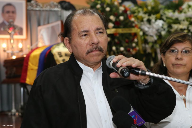 Presidente Daniel rinde homenaje póstumo al Rector Elmer Cisneros