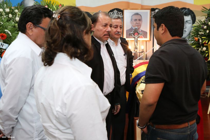 Presidente Daniel rinde homenaje póstumo al Rector Elmer Cisneros