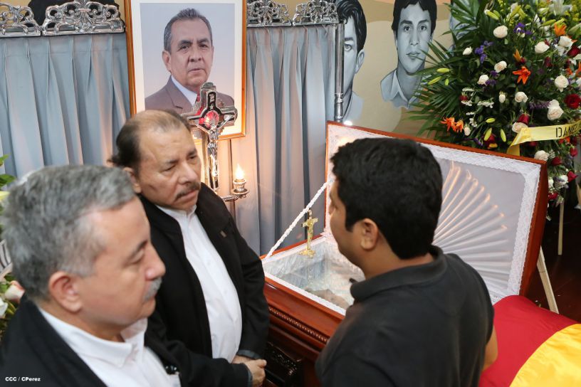 Presidente Daniel rinde homenaje póstumo al Rector Elmer Cisneros