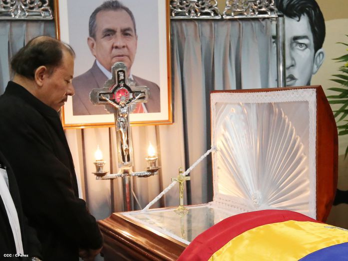 Presidente Daniel rinde homenaje póstumo al Rector Elmer Cisneros