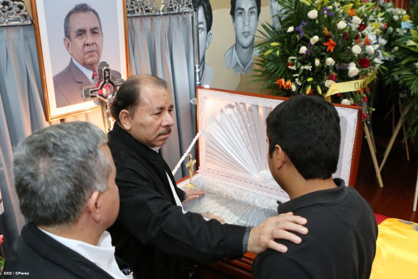 Presidente Daniel rinde homenaje póstumo al Rector Elmer Cisneros