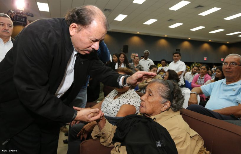 Presidente Daniel rinde homenaje póstumo al Rector Elmer Cisneros