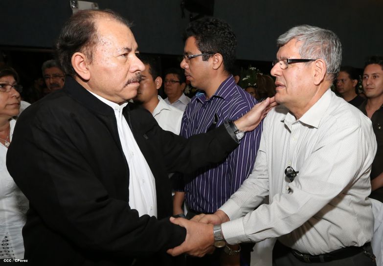 Presidente Daniel rinde homenaje póstumo al Rector Elmer Cisneros