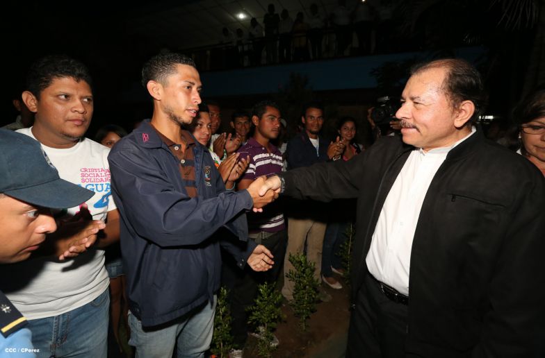 Presidente Daniel rinde homenaje póstumo al Rector Elmer Cisneros