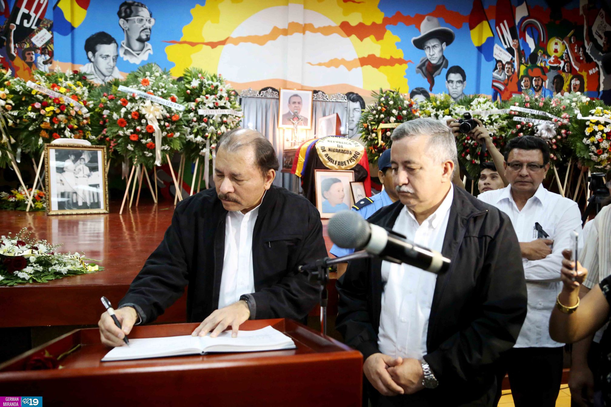 Presidente Daniel rinde homenaje póstumo al Rector Elmer Cisneros