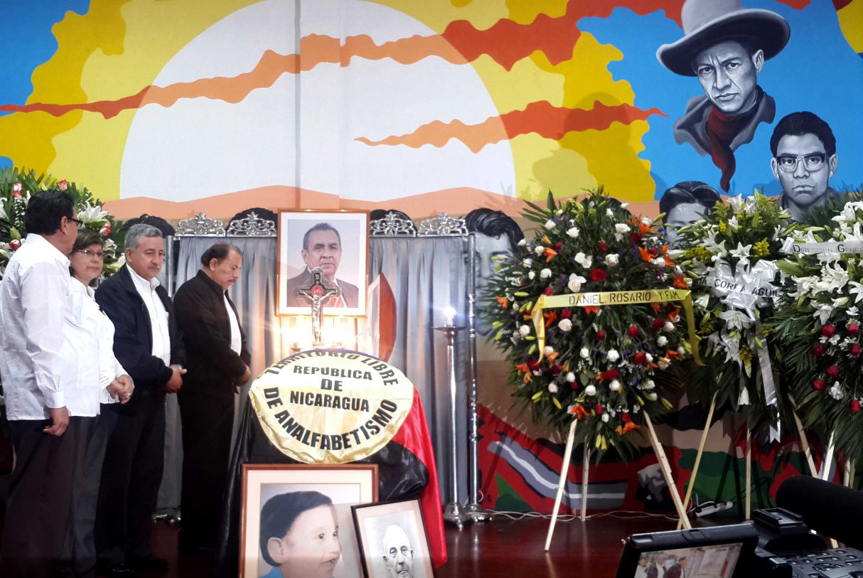 Presidente Daniel rinde homenaje póstumo al Rector Elmer Cisneros