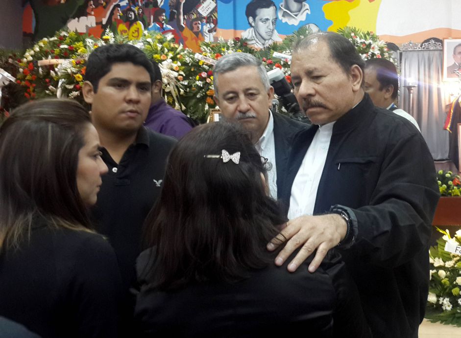 Presidente Daniel rinde homenaje póstumo al Rector Elmer Cisneros