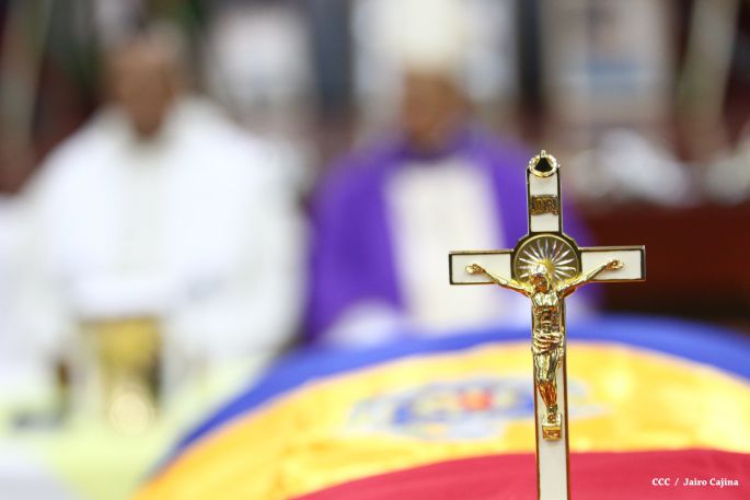 Continúan honras póstumas al Rector Magnífico Elmer Cisneros