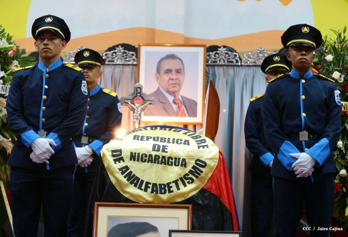 Continúan honras póstumas al Rector Magnífico Elmer Cisneros