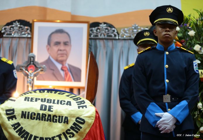 Continúan honras póstumas al Rector Magnífico Elmer Cisneros