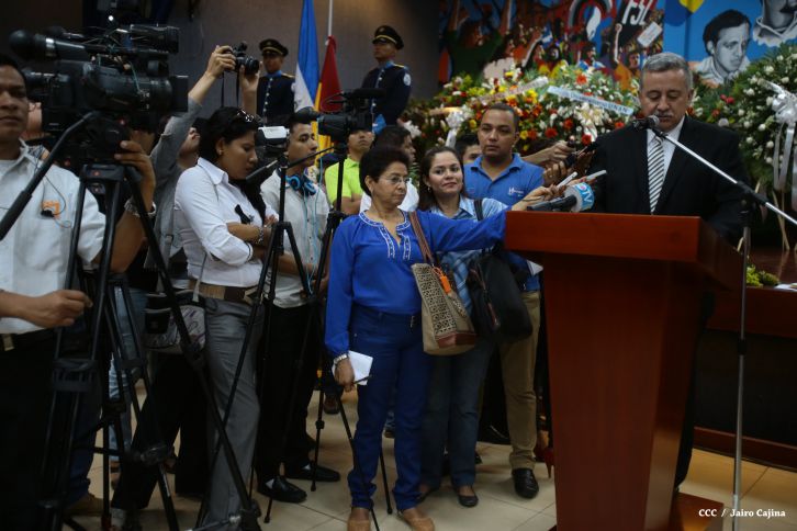 Continúan honras póstumas al Rector Magnífico Elmer Cisneros
