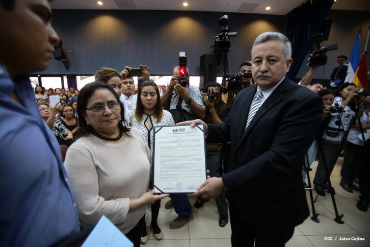 Continúan honras póstumas al Rector Magnífico Elmer Cisneros