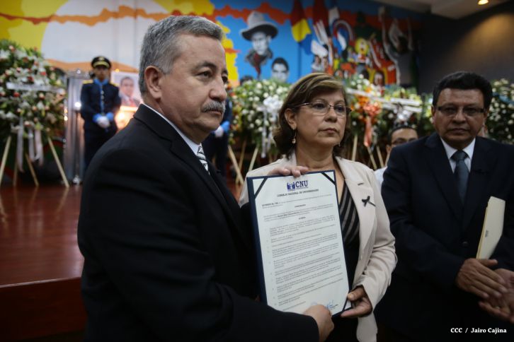 Continúan honras póstumas al Rector Magnífico Elmer Cisneros