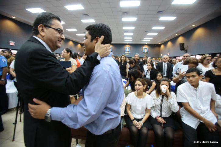 Continúan honras póstumas al Rector Magnífico Elmer Cisneros