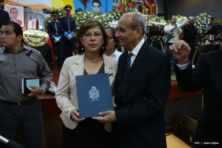 Continúan honras póstumas al Rector Magnífico Elmer Cisneros