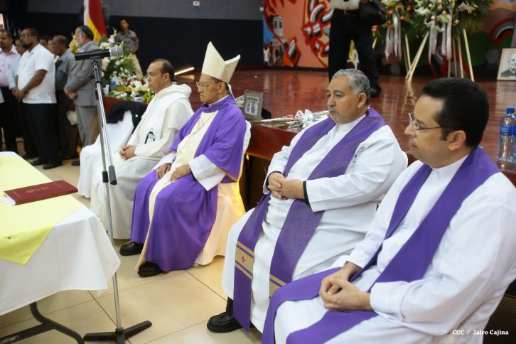 Continúan honras póstumas al Rector Magnífico Elmer Cisneros