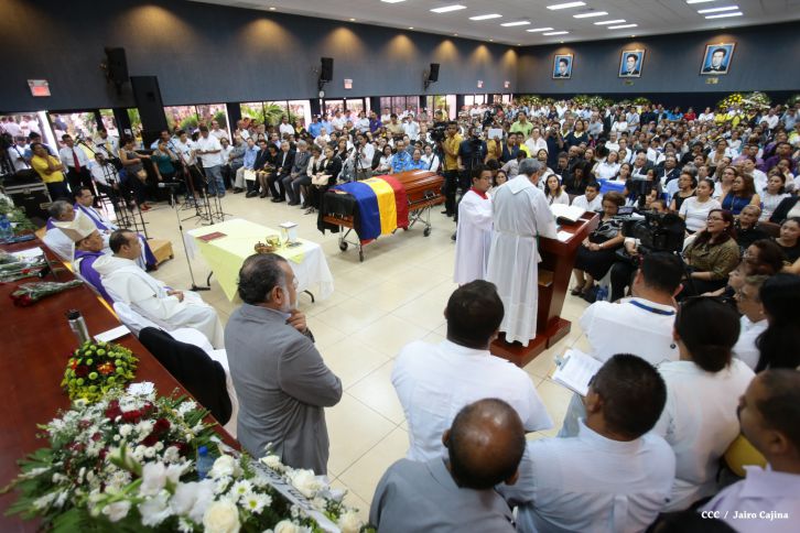 Continúan honras póstumas al Rector Magnífico Elmer Cisneros