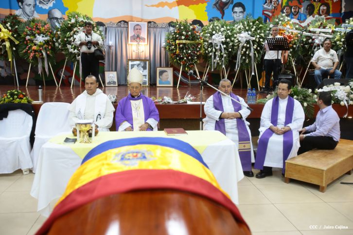 Continúan honras póstumas al Rector Magnífico Elmer Cisneros