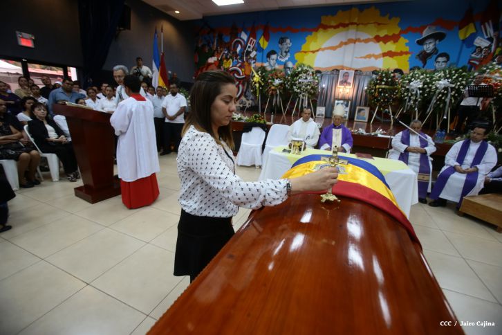 Continúan honras póstumas al Rector Magnífico Elmer Cisneros