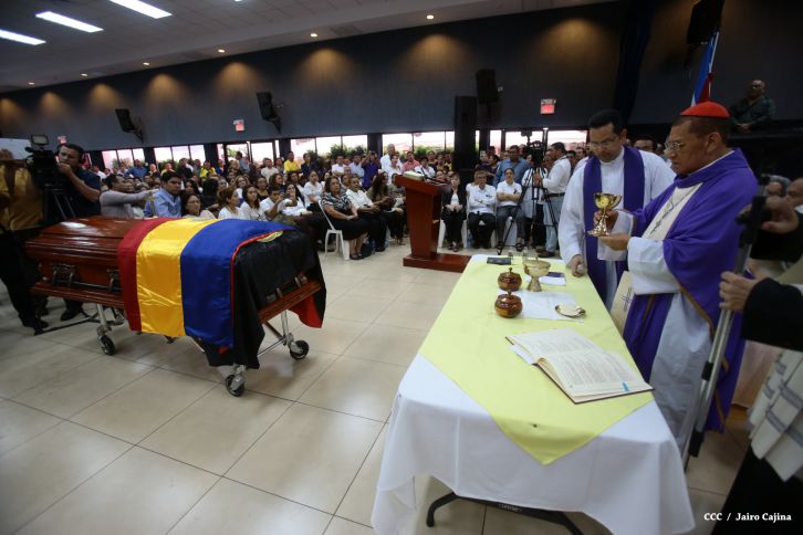 Continúan honras póstumas al Rector Magnífico Elmer Cisneros