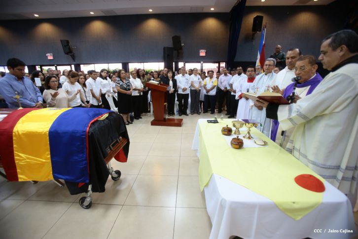 Continúan honras póstumas al Rector Magnífico Elmer Cisneros