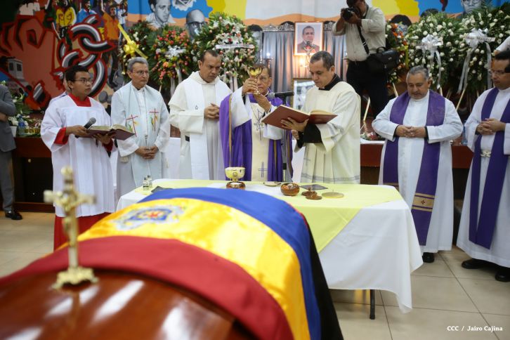 Continúan honras póstumas al Rector Magnífico Elmer Cisneros
