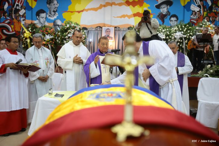 Continúan honras póstumas al Rector Magnífico Elmer Cisneros