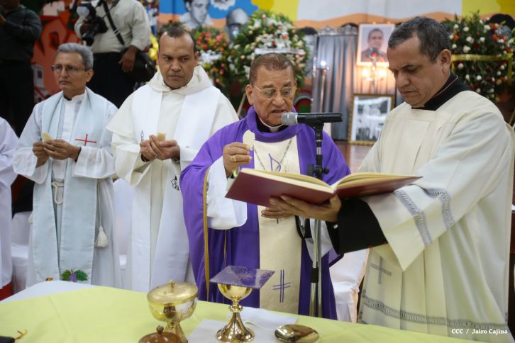 Continúan honras póstumas al Rector Magnífico Elmer Cisneros