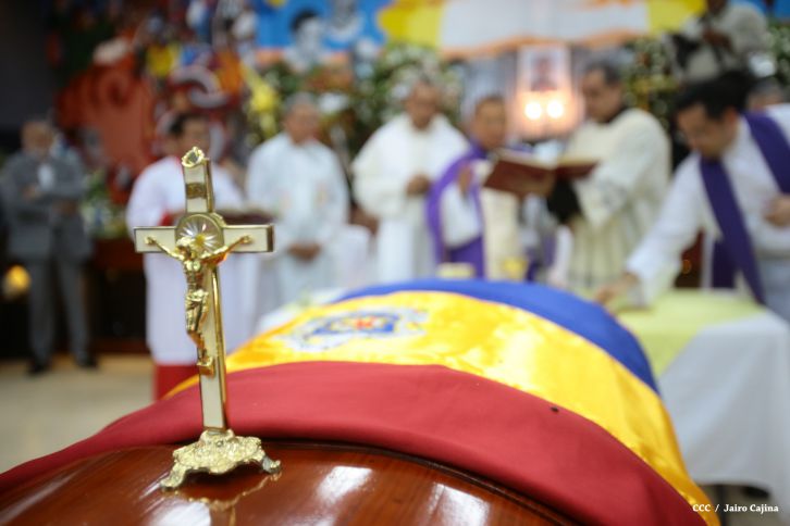 Continúan honras póstumas al Rector Magnífico Elmer Cisneros