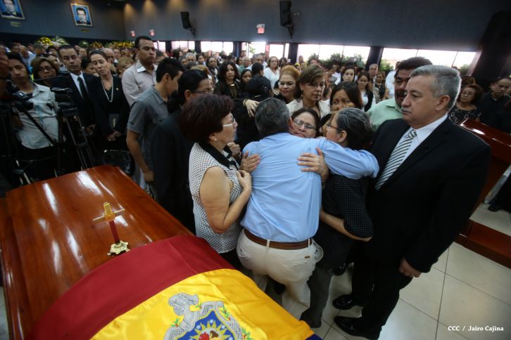 Continúan honras póstumas al Rector Magnífico Elmer Cisneros