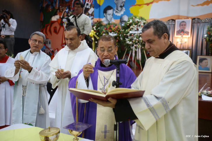 Continúan honras póstumas al Rector Magnífico Elmer Cisneros