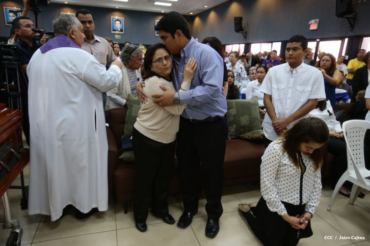 Continúan honras póstumas al Rector Magnífico Elmer Cisneros